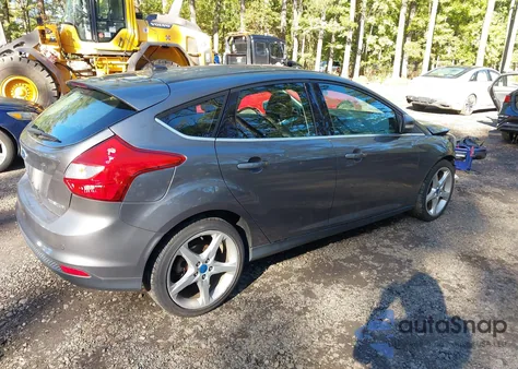 2012 Ford Focus Titanium z USA, uszkodzony, nr VIN 1FAHP3N22CL213454